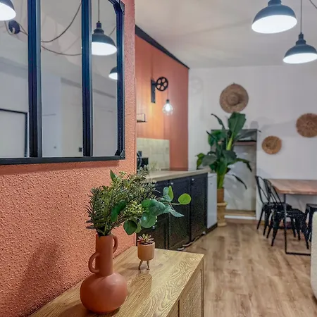 Les Antiquaires Apartment